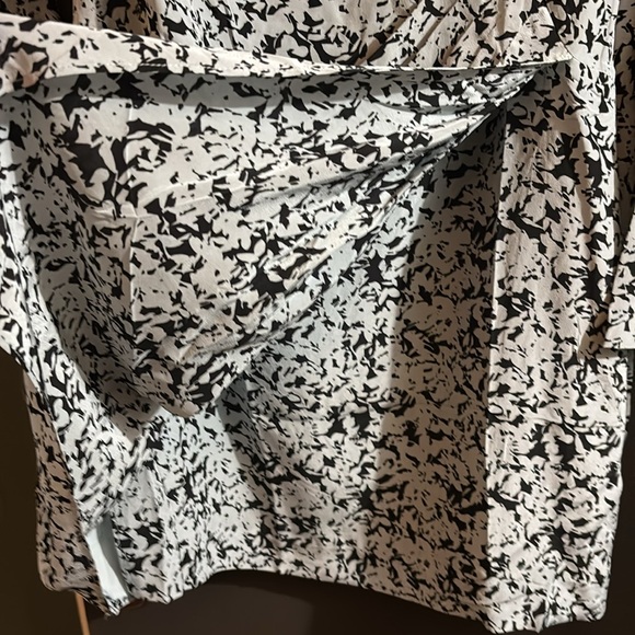 🩵🖤NWT CLUB MONACO Side Drape Mini Floral Dress - Picture 5 of 6